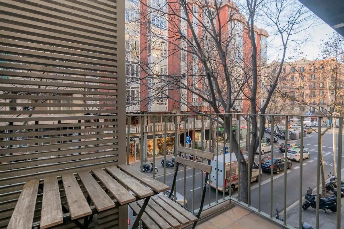 Modern And Bright Apartment In Eixample 1-2 Barselona