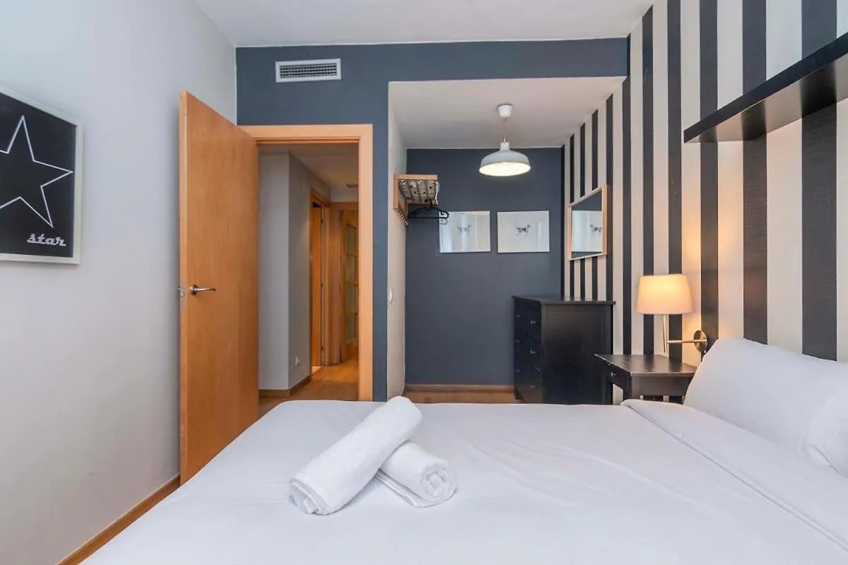 Modern And Bright Apartment In Eixample 1-2 Barcelona