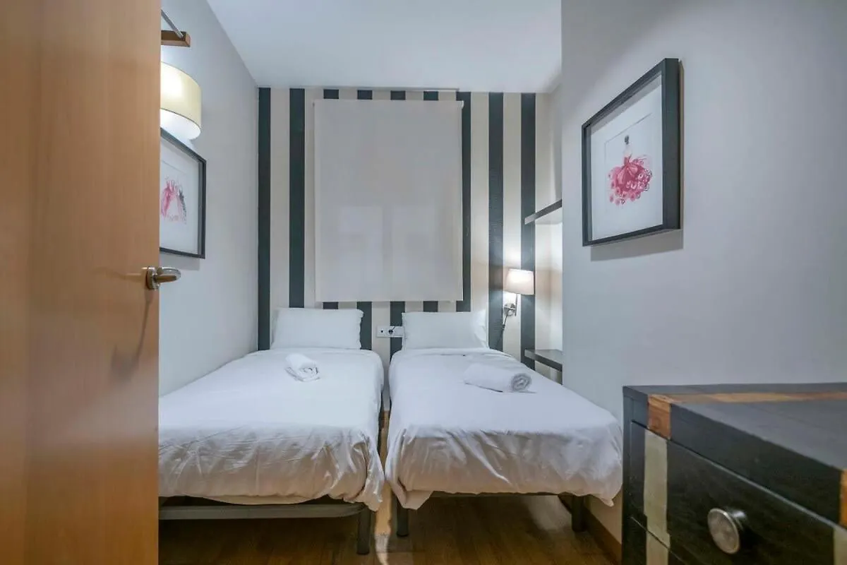 Modern And Bright Apartment In Eixample 1-2 Barcelona Spain