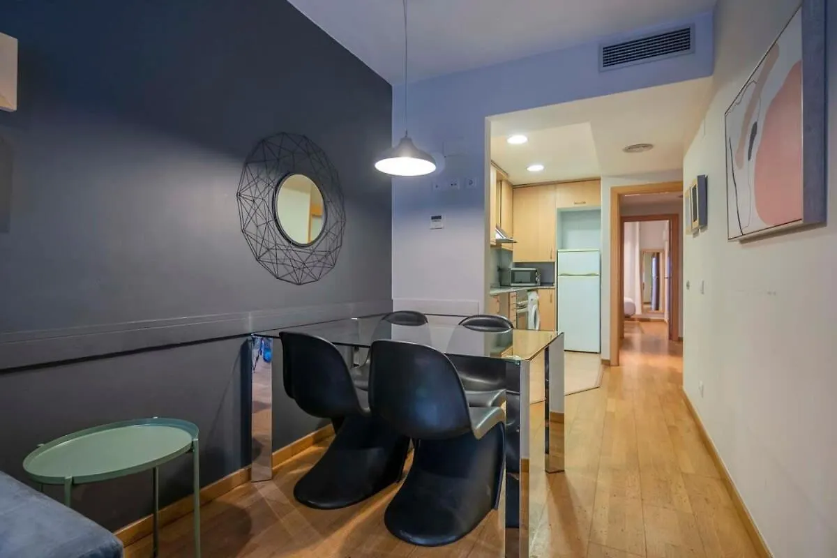 Modern And Bright Apartment In Eixample 1-2 Barcelona
