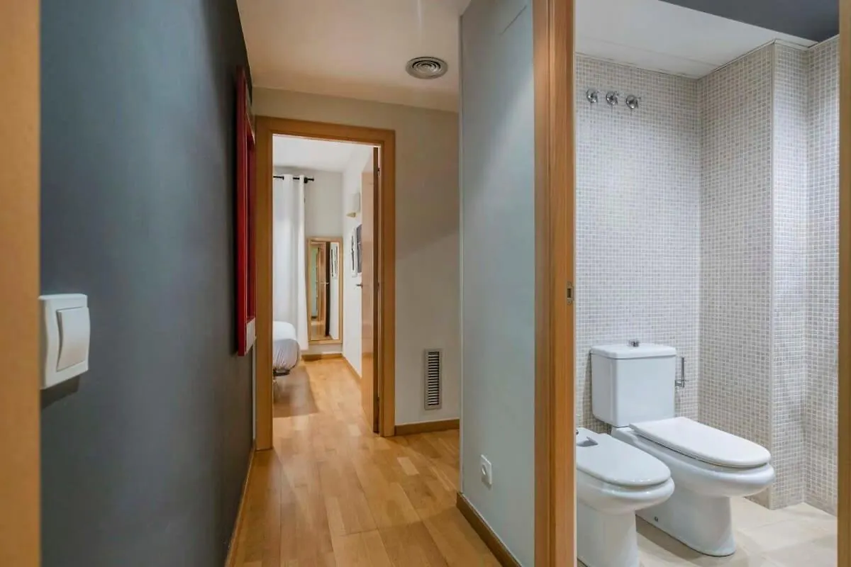Modern And Bright Apartment In Eixample 1-2 Barcelona 0*,  Spain