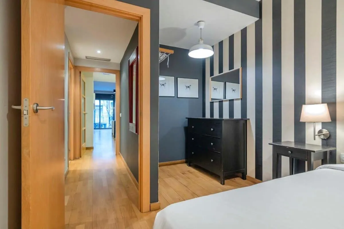 Modern And Bright Apartment In Eixample 1-2 Barcelona