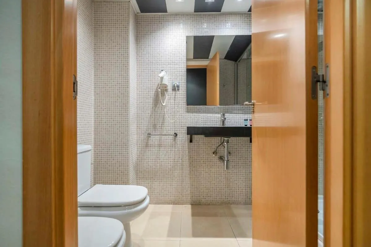 Modern And Bright Apartment In Eixample 1-2 Barcelona
