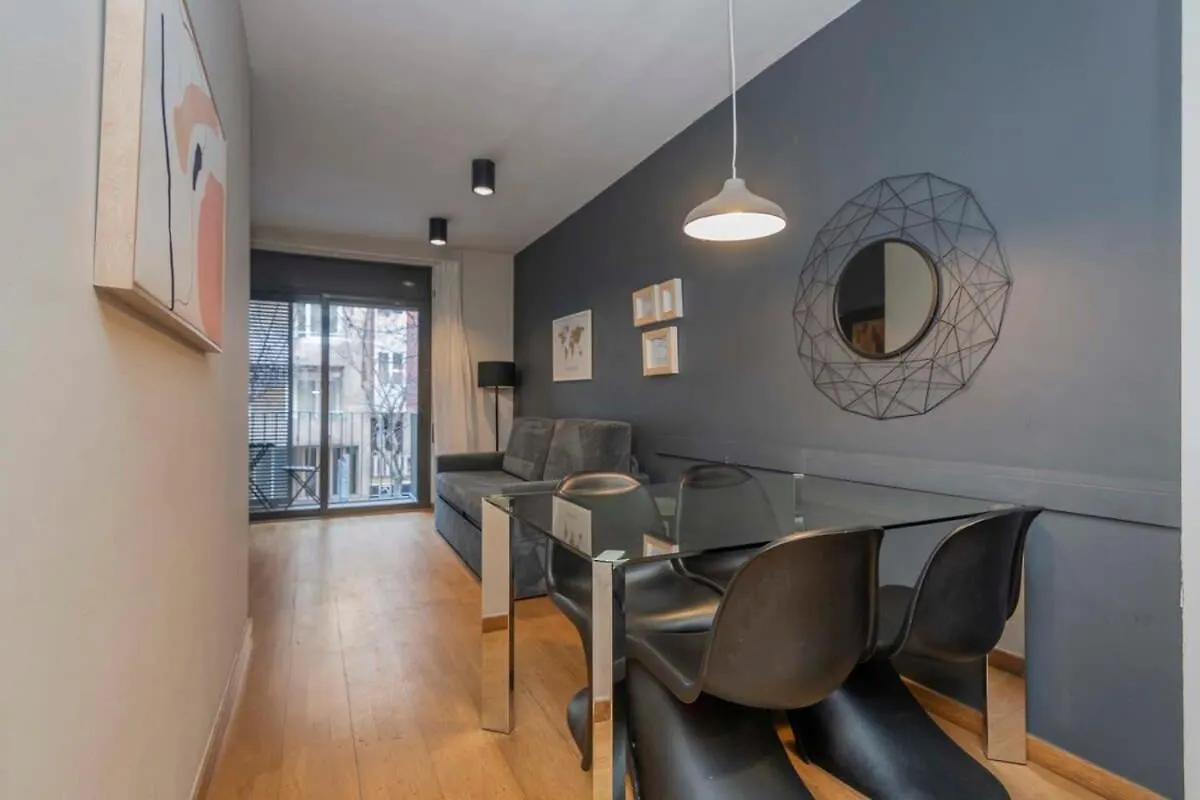 Modern And Bright Apartment In Eixample 1-2 Barcelona Spain