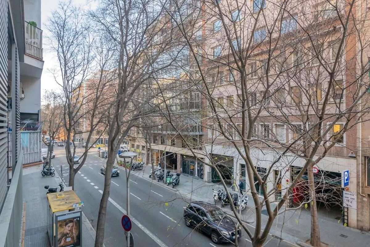 Modern And Bright Apartment In Eixample 1-2 Barcelona