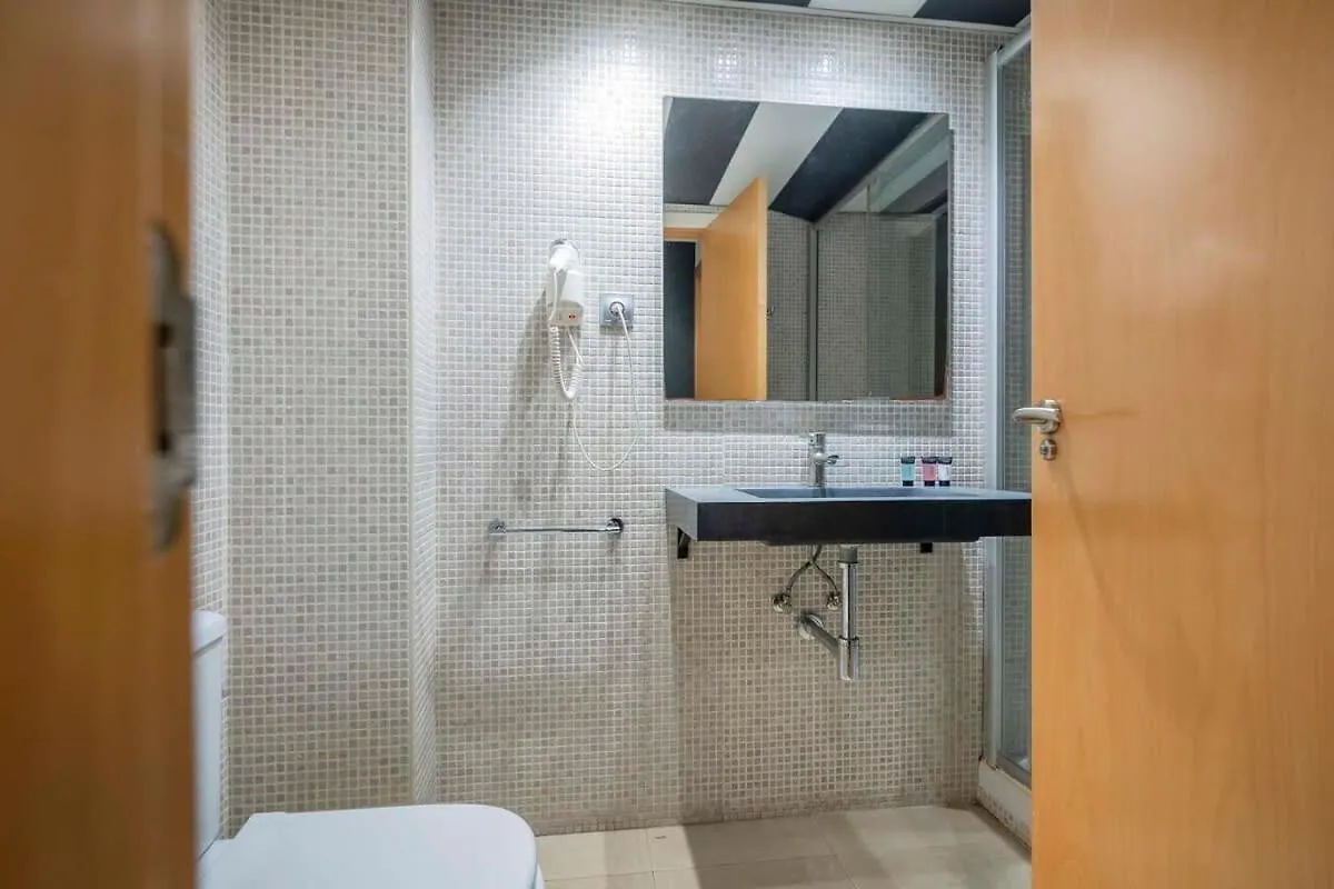 Modern And Bright Apartment In Eixample 1-2 Barcelona Spain